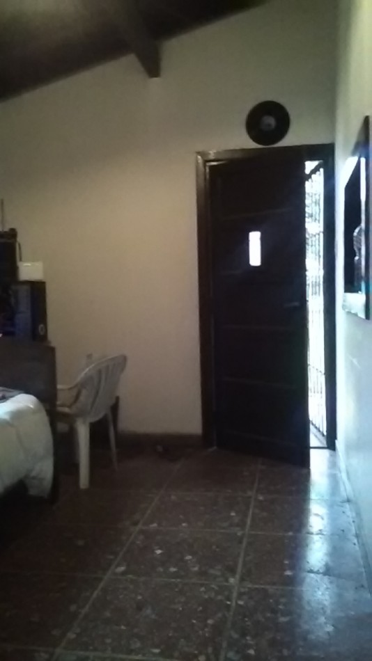 IDEAL INVERSORES. AMPLIO LOTE CON CASA AL FONDO.