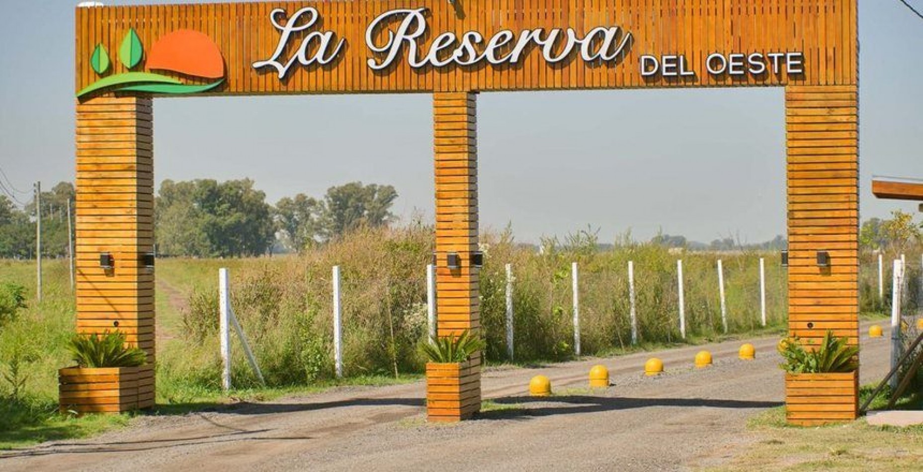 LOTE EN ESQUINA EN LA RESERVA DEL OESTE. 